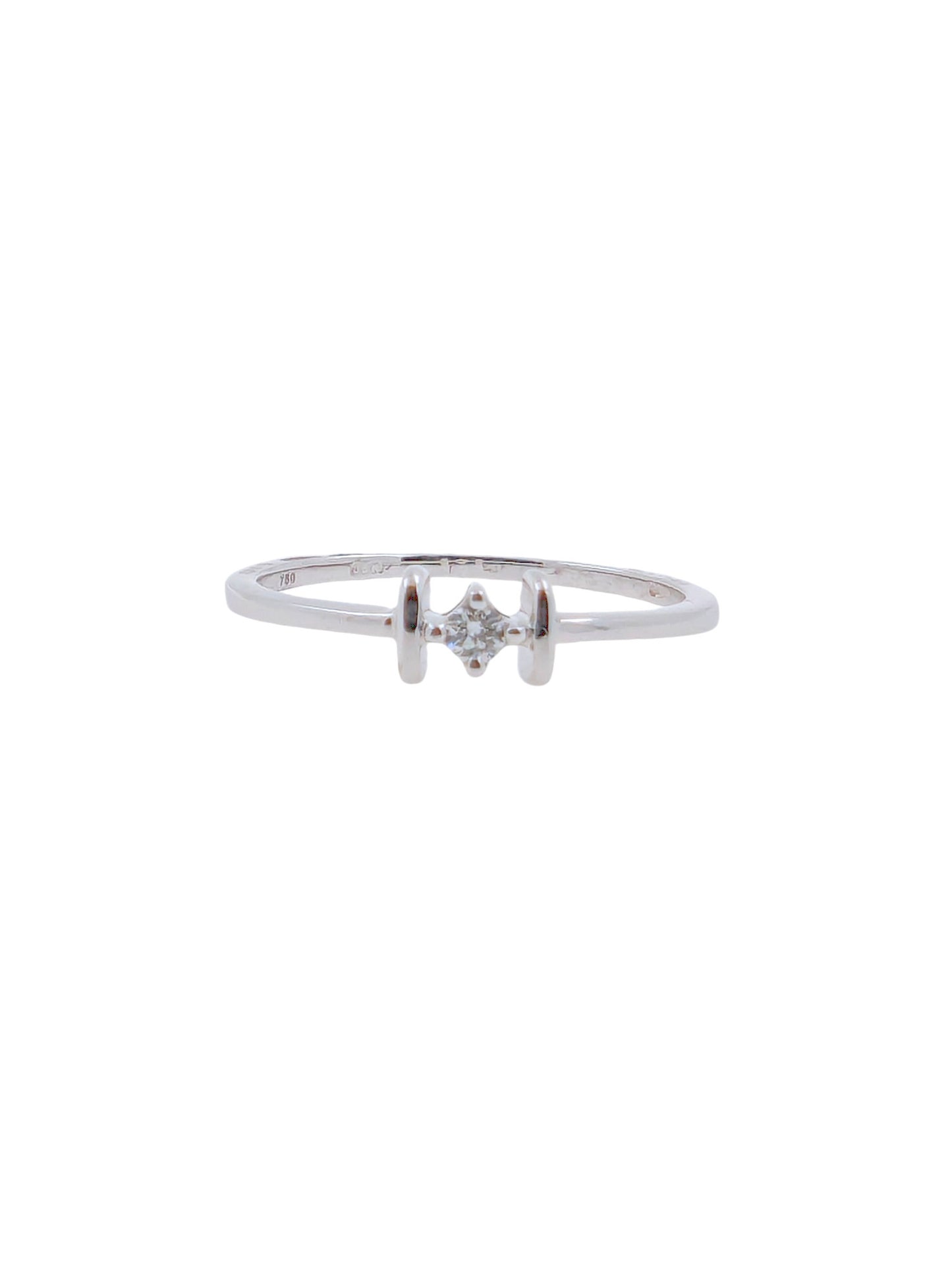 18ct White Gold Solitaire Ring